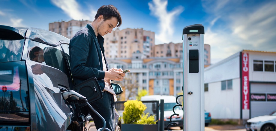 Nová povinnost od roku 2025: Nabíjecí stanice na parkovištích – Co to znamená pro vás?